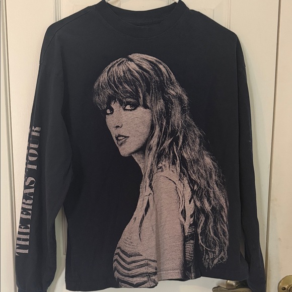 Taylor Swift Tops - Taylor Swift Black Long Sleeve Graphic Tee